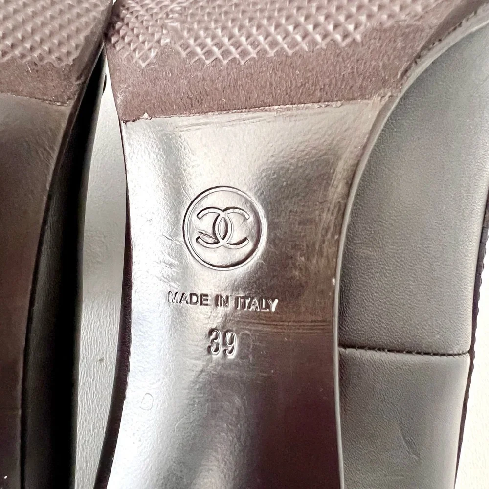 CHANEL || Dark Brown High Heel Loafer Pumps CC Logo Buckle Size EU 39
